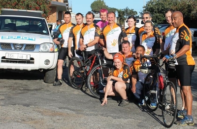 Fietsryers samel geld in vir kinders