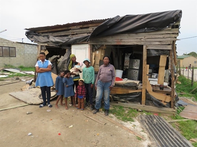 Mob attacks Gogo's house