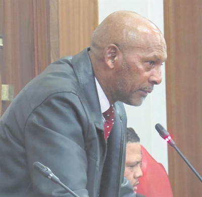 Oudtshoorn-onderburgemeester kwyt