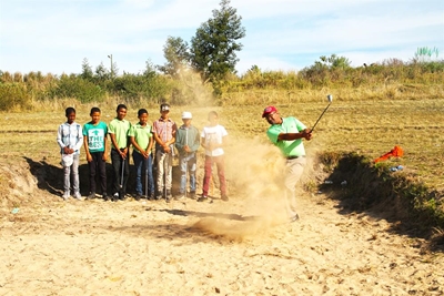 More than 60 children at golf clinic