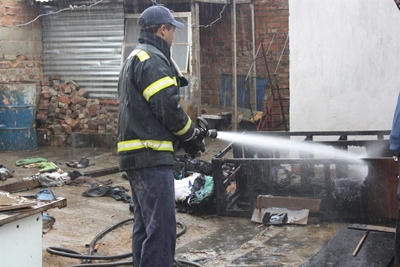 Brandweer verhoed dat brand versprei