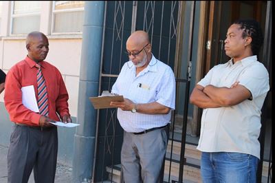 Betoging om karwassery oop te hou