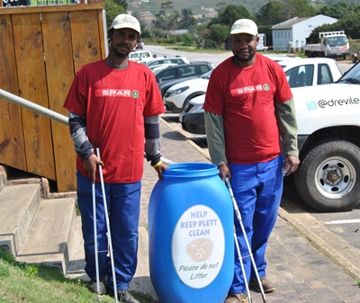 Street cleaning campaign in Plett gets extra boost