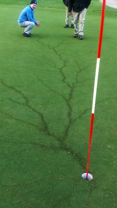 Lightning strikes hole in 1