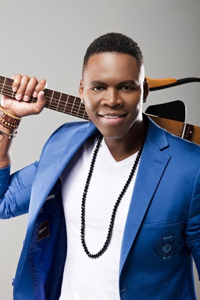 L'loyd in intimate show at Bravo Lounge
