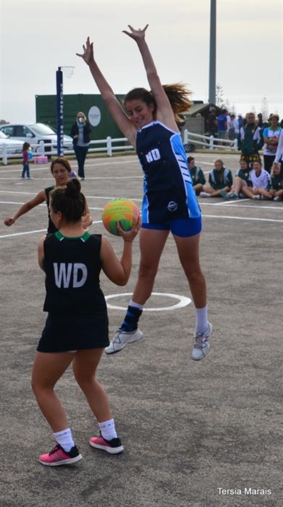 Mosselbaai netbalspeler oppad na Hong Kong