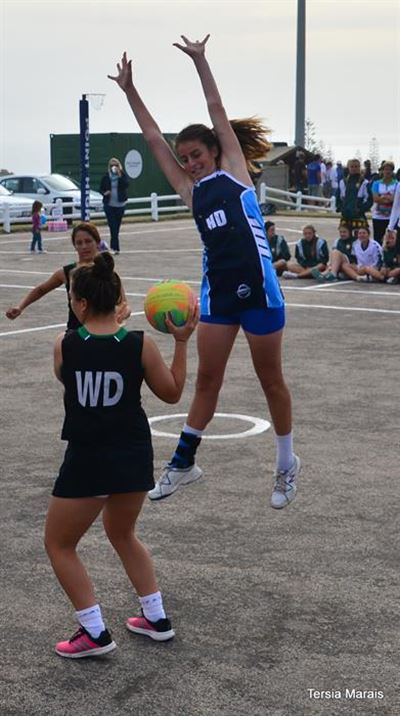 Mosselbaai netbalspeler oppad na Hong Kong