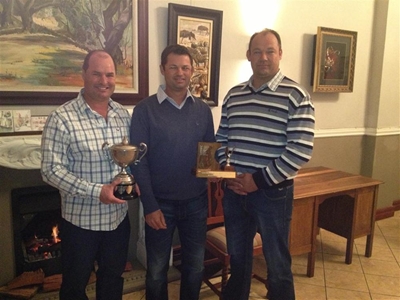 Oudtshoorn Vryburgers vereer