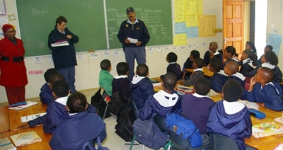 Polisie verhoog weerbaarheid by skole