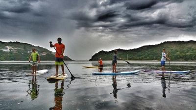 Threatening storm no deterrent for paddlers