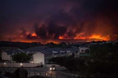Fire rages in Plettenberg Bay