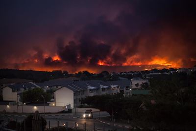 Fire rages in Plettenberg Bay