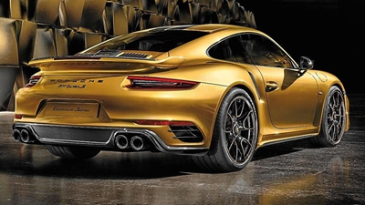 Fastest Porsche 911: a golden glow