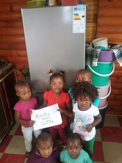 Tourists give back to community
