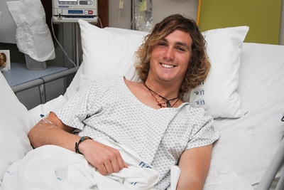 Shark bite does not deter surfer