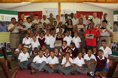 Wardens donate R100 000 to 11 schools