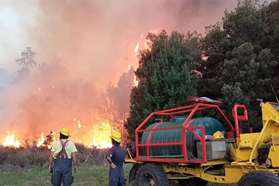 Community rewards firefighters
