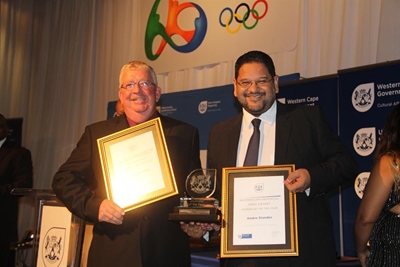 Local sportswriter scoops award