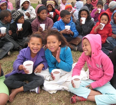 Kwagga-langtafel ondersteun kinders