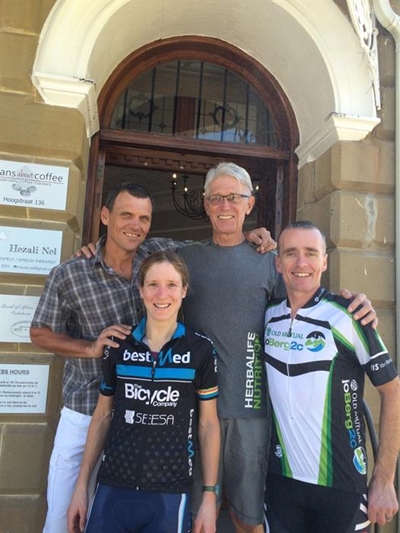 Wêreldbekende fietsryer in Oudtshoorn
