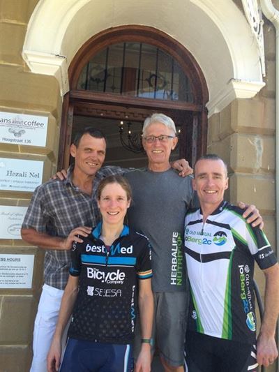 Wêreldbekende fietsryer in Oudtshoorn