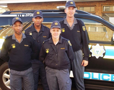 Vals polisieman in ware jakkals se kloue