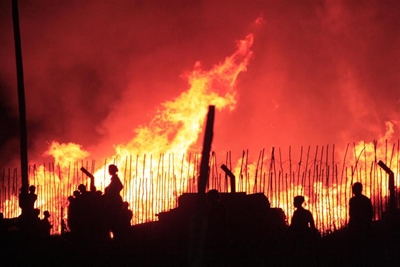 Tweede brand by nywerheid