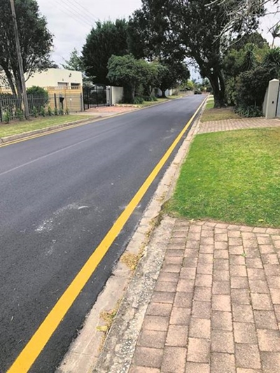 Residents question Tarentaal Road's yellow lines
