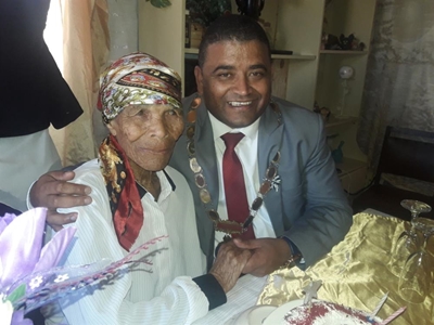 Ouma Siena vier 'n gesonde 104 jaar