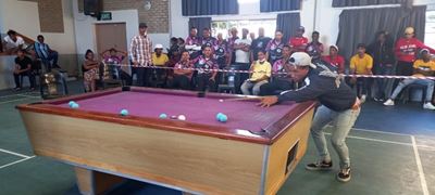 Black Balls maak weer tafel skoon