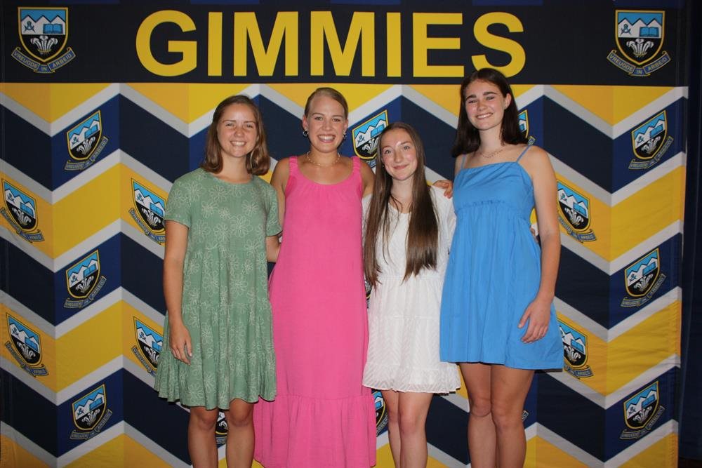 Langenhoven Gimnasium se matriekklas Oudtshoorn Courant