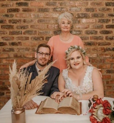 Ouma beklink kleinkind se huwelik
