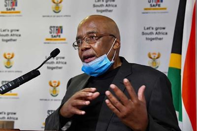 Motsoaledi sticking to decision not to renew Zimbabwean Exemption Permits