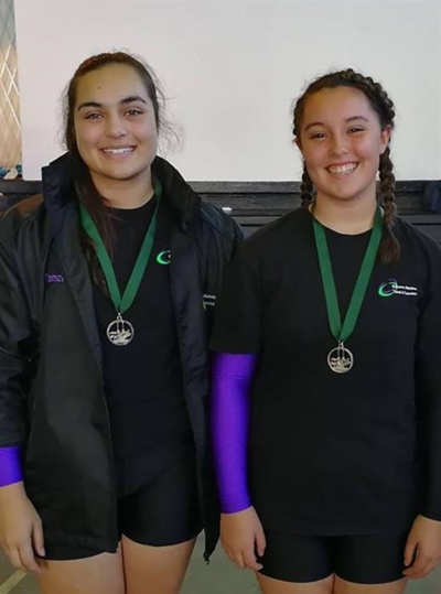 Silwer medaljes vir 2 gimnaste