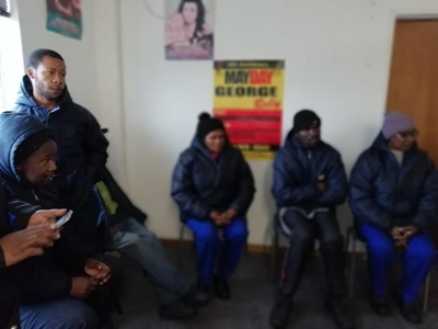 Gietende reën blus stakende munisipale werkers se lont
