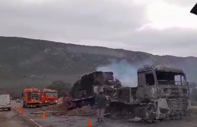 Truck burns on N9