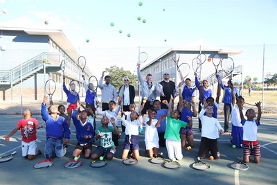 Jong tennisspelers by Laerskool Pacaltsdorp ontwikkel