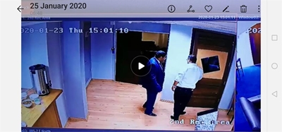 Tonge los oor video's voor raadsaal
