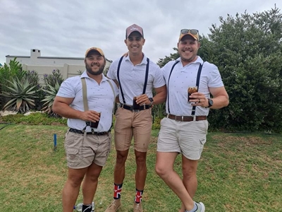 Drie Buffels vat die aksie rolbal