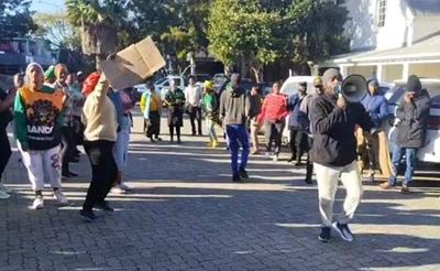 Community demands no bail for municipal worker allegedly selling jobs