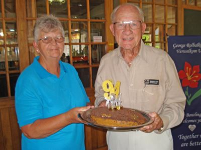 94-jaar mylpaal op rolbalbaan gevier