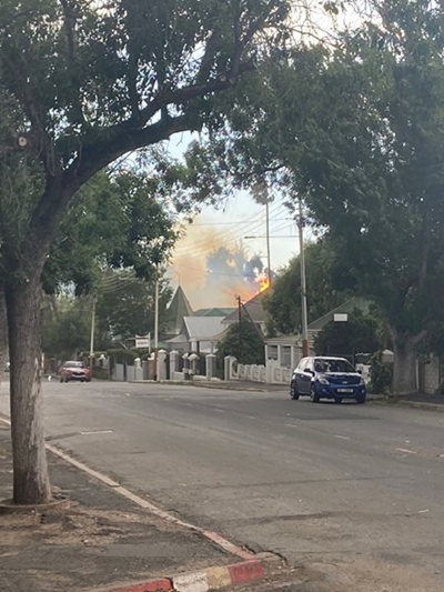 Brandweer staan bont om vure te blus