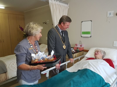Raadslede reik uit na seniors