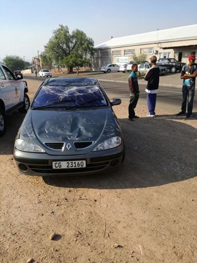 Motor rol nadat dit op olie gly