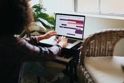 Bosses and juniors find it hardest to work from home