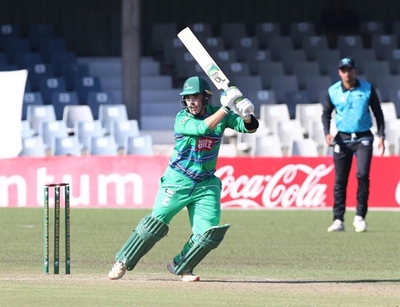 Van Briesies century in vain as Badgers folds