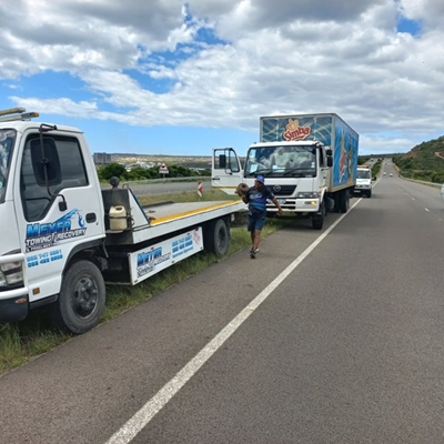 Vragmotor sit op middelman vas