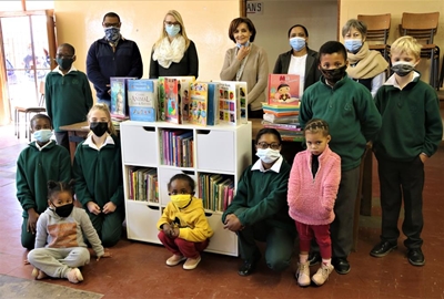 Book nook donated to daycare centre
