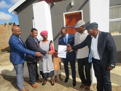 Madikizela hands over houses