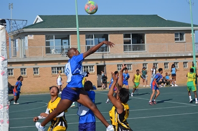 Netball players battle it out to reach league finals